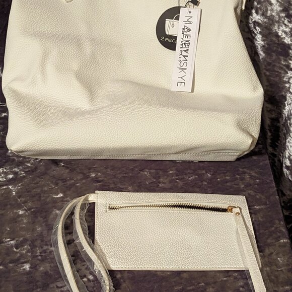 Malibu Skye Reversable Tote with Wristlet and Adjustable Strap NWT - Picture 9 of 11